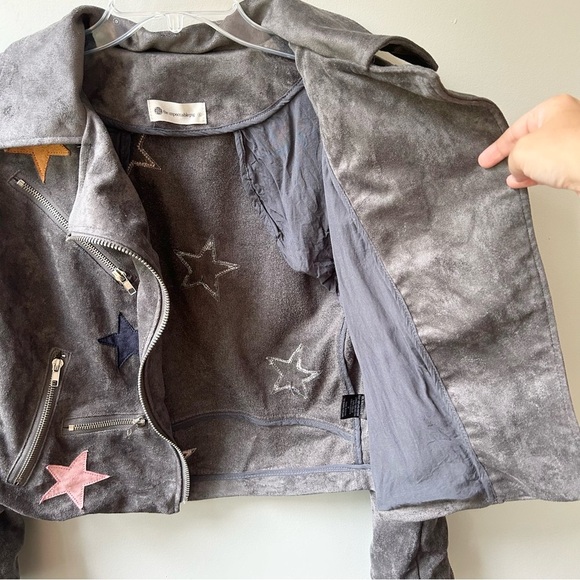 The Impeccable Pig Olivaceous faux suede cropped moto jacket with star appliqué - Picture 6 of 11